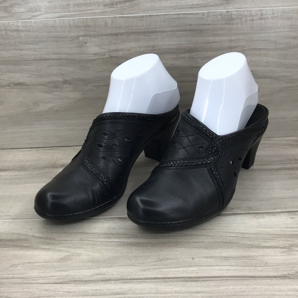 Clarks black mule heeled shoes size 7.5M